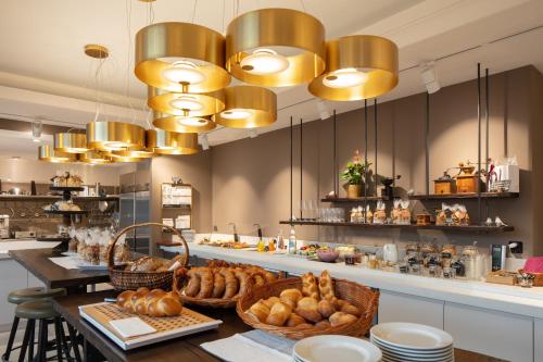 Makanan di atau berdekatan hotel