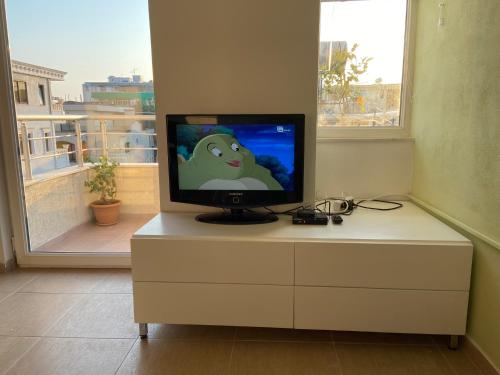 Μια τηλεόραση ή/και κέντρο ψυχαγωγίας στο Nora Apartments