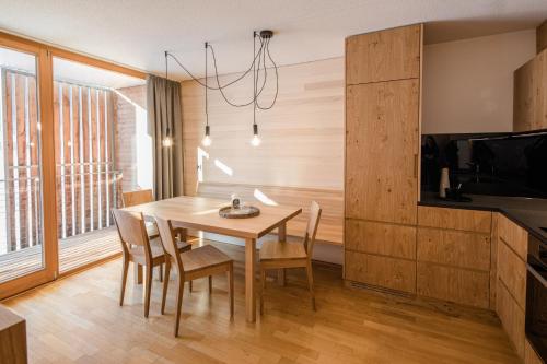 Dapur atau dapur kecil di Apartments Susanne