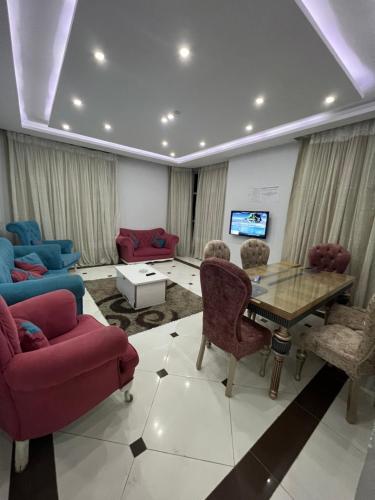 a living room with a table and chairs at شقق بانوراما شاطئ الاسكندرية كود 13 in Alexandria