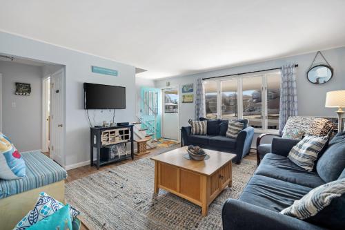 a living room with two couches and a tv at ⭐️The Lucky 7 Beach House⭐️Water view⭐️4 bedroom⭐️ in Brigantine