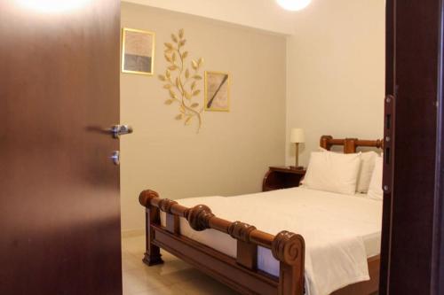 Кровать или кровати в номере Afroditi's Guest House
