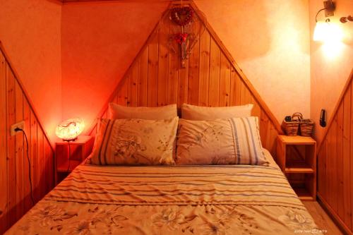 Krevet ili kreveti u jedinici u okviru objekta Under the Walnut Tree Shade Lodge