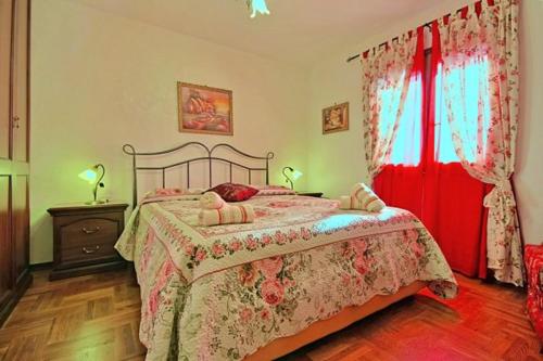 Un pat sau paturi într-o cameră la Villa ALEXANDER