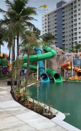 - un toboggan aquatique dans un parc aquatique d'un complexe dans l'établissement SALINAS PREMIUM RESORT, à Salinópolis