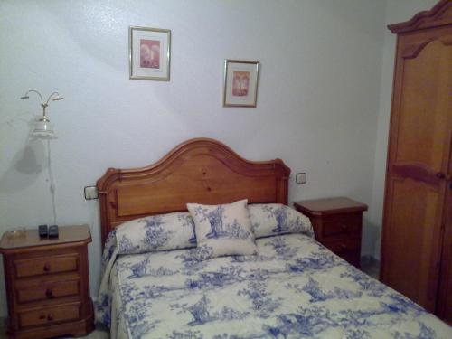 Ένα ή περισσότερα κρεβάτια σε δωμάτιο στο Hostal Asensio Nijar