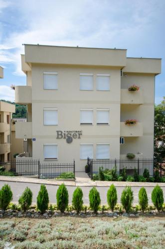 a building with a sign on the side of it at Apartments Biser in Vrnjačka Banja