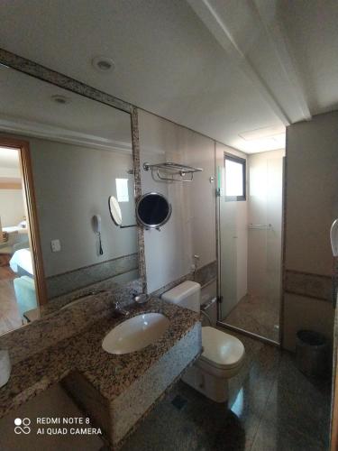 A bathroom at Quartos em alto-padrão LETs IDEA