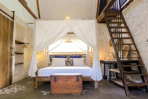 Кровать или кровати в номере Chanteak Bali - Stone House 3