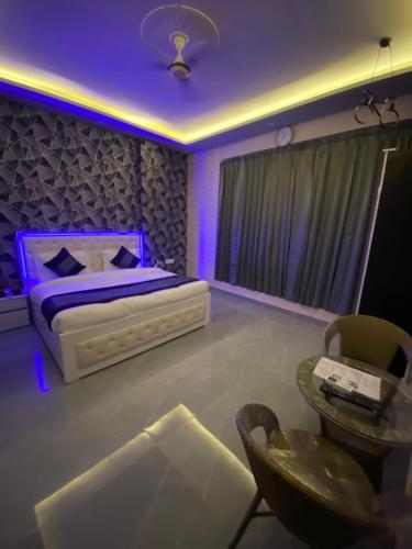 Postel nebo postele na pokoji v ubytování Crescent Inn