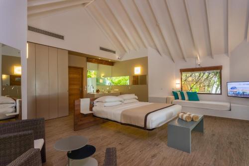 Postel nebo postele na pokoji v ubytování Cocoon Maldives - All Inclusive