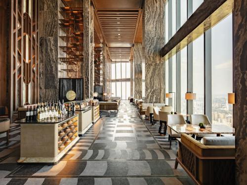 A restaurant or other place to eat at Shangri-La Nanning - The tallest hotel worldwide in Shangri-La Group