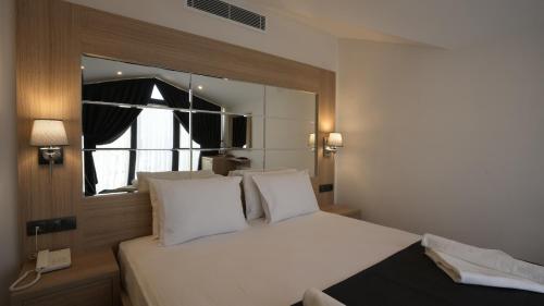 Ένα ή περισσότερα κρεβάτια σε δωμάτιο στο Alesta Seaside Residence