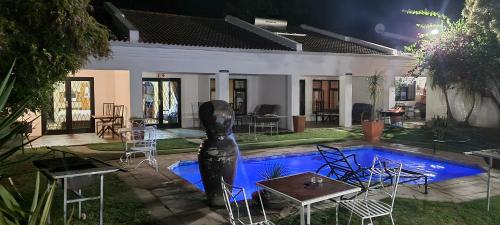 Piscina en o cerca de B My Guest