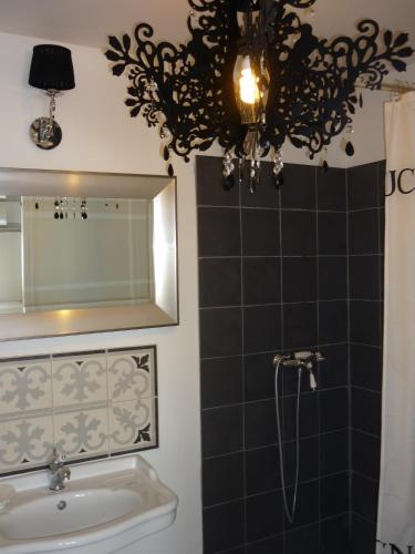 a bathroom with a sink and a mirror at La Fontaine des Noyers in Saint-Saturnin-les-Apt