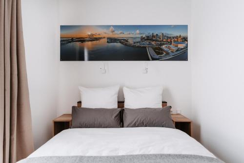 a bedroom with a bed and a painting on the wall at STEP INN The Fair Hotel in Rosbach vor der Höhe