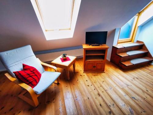 TV a/nebo společenská místnost v ubytování Haus Seenland