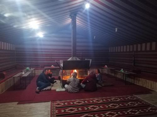 Ruang duduk di Wadi rum Local guide camp