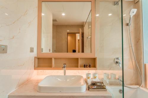 Ένα μπάνιο στο Canary Gold Hotel Quy Nhơn - Beachfront - Iconic Location