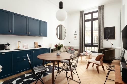 Η κουζίνα ή μικρή κουζίνα στο My Maison In Paris Invalides