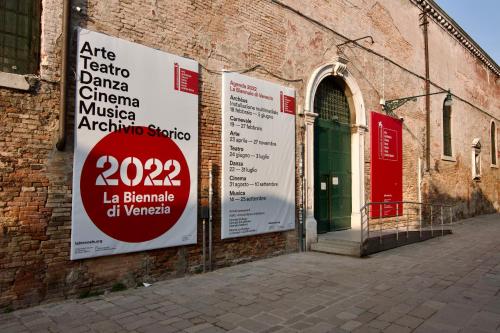 a building with signs on the side of it at Tre Raggi Apartment in Venice