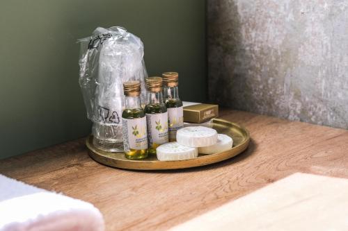 a tray with bottles of alcohol and a bag of cheese at Vicolo Malavolta 7 Rooms and Suites in Pedaso