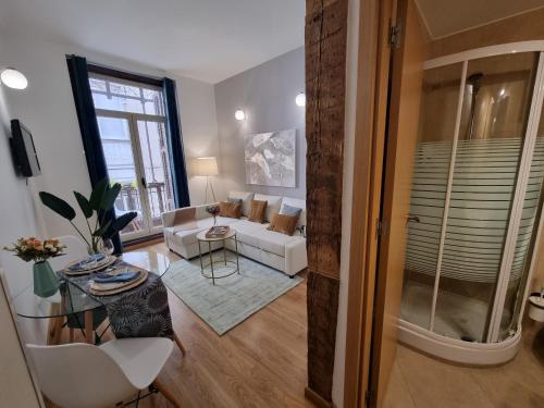 Ένα μπάνιο στο Apartamentos San Isidro