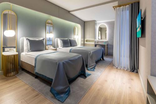 Un pat sau paturi într-o cameră la Hotel Genova Istanbul Old City