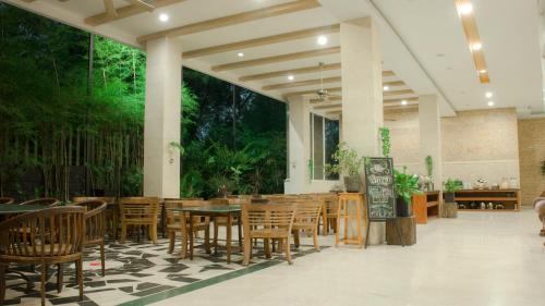 Restoran või mõni muu söögikoht majutusasutuses Marilyn Hotel Serpong