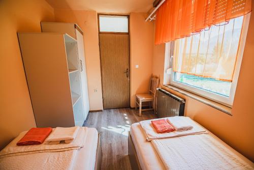 Postel nebo postele na pokoji v ubytování Apartma Rombon Brdo with Free Onsite Parking