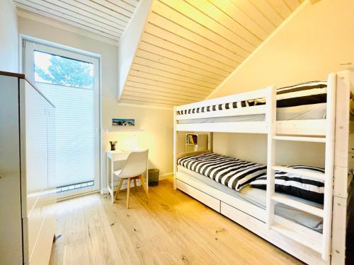 מיטה או מיטות קומותיים בחדר ב-DarssAhoi