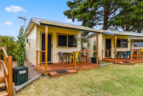 a house with wooden floors and a wooden roof at Millicent Hillview Caravan Park in Millicent