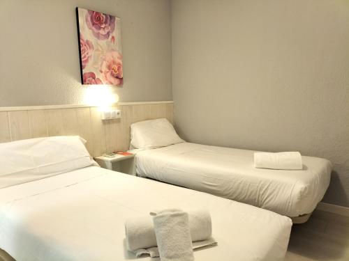 Katil atau katil-katil dalam bilik di Hostal Albero by gaiarooms