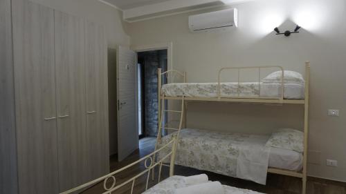 a bedroom with two bunk beds and a mirror at Affittacamere Arco Antico in Cusano Mutri