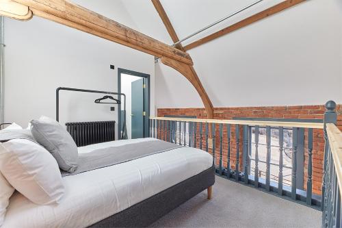Un dormitorio con una cama en un balcón. en No 6 at Simpson Street Apartments Sunderland, en Sunderland