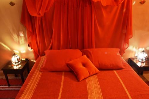 Una cama o camas en una habitación de Riad Anma