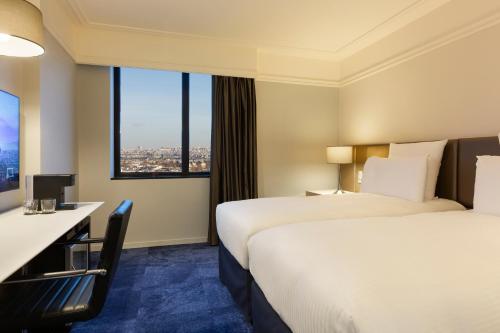 Katil atau katil-katil dalam bilik di Pullman Paris Montparnasse