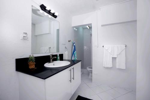 Ένα μπάνιο στο Banyan Beach House Villa