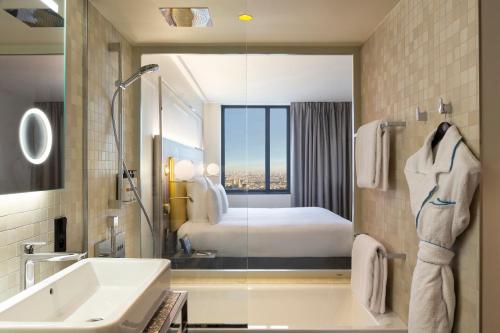 Katil atau katil-katil dalam bilik di Pullman Paris Montparnasse