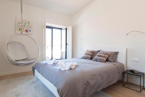 Gallery image of ALTIDO Lux and Spacious 1BR home with huge terrace, 5mins to Academy of Sciences in Lisbon