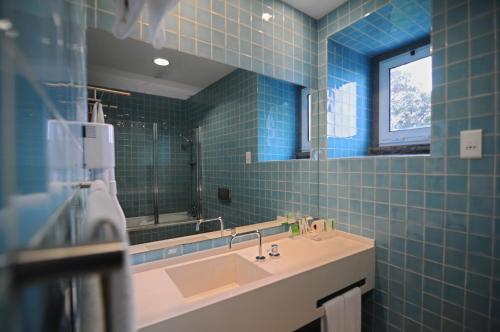 Ett badrum på INATEL Foz Do Arelho