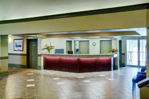 a lobby with a waiting area in a hotel at Nova Inn Edson in Edson