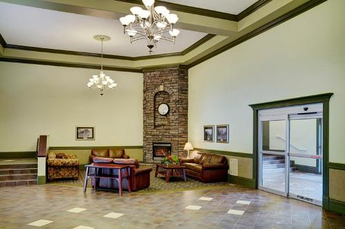 a living room with a couch and a fireplace at Nova Inn Edson in Edson