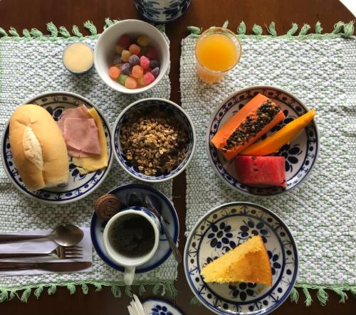 
Opções de café da manhã disponíveis para hóspedes em Pousada Holandês

