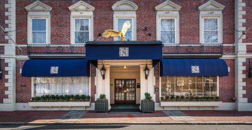 A fachada ou entrada em Hawthorne Hotel