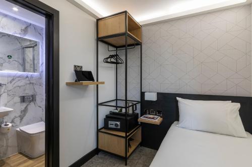 Кровать или кровати в номере St Giles London – A St Giles Hotel