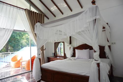 Кровать или кровати в номере JungleRiverHouse
