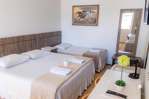 Ένα ή περισσότερα κρεβάτια σε δωμάτιο στο Hotel São Jorge