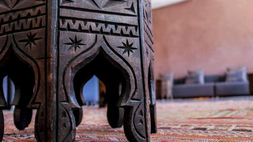 a wooden table with a couch in a room at Villa Agapanthe in Fès