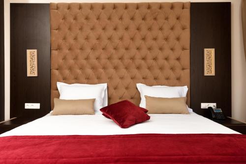 Ліжко або ліжка в номері Hôtel Lescure Business and SPA
